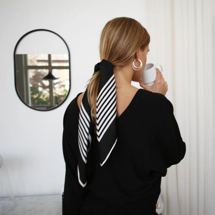 NO. 2 Scarf 65 cm. Black/Cream