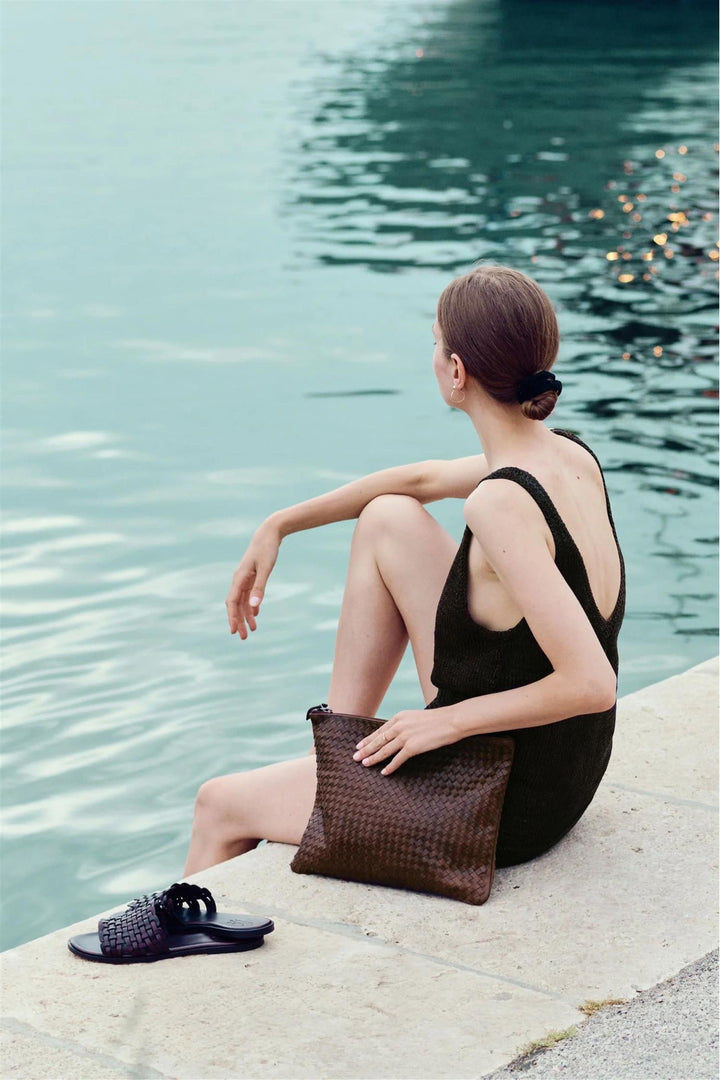 A4 Pochette Dark Brown