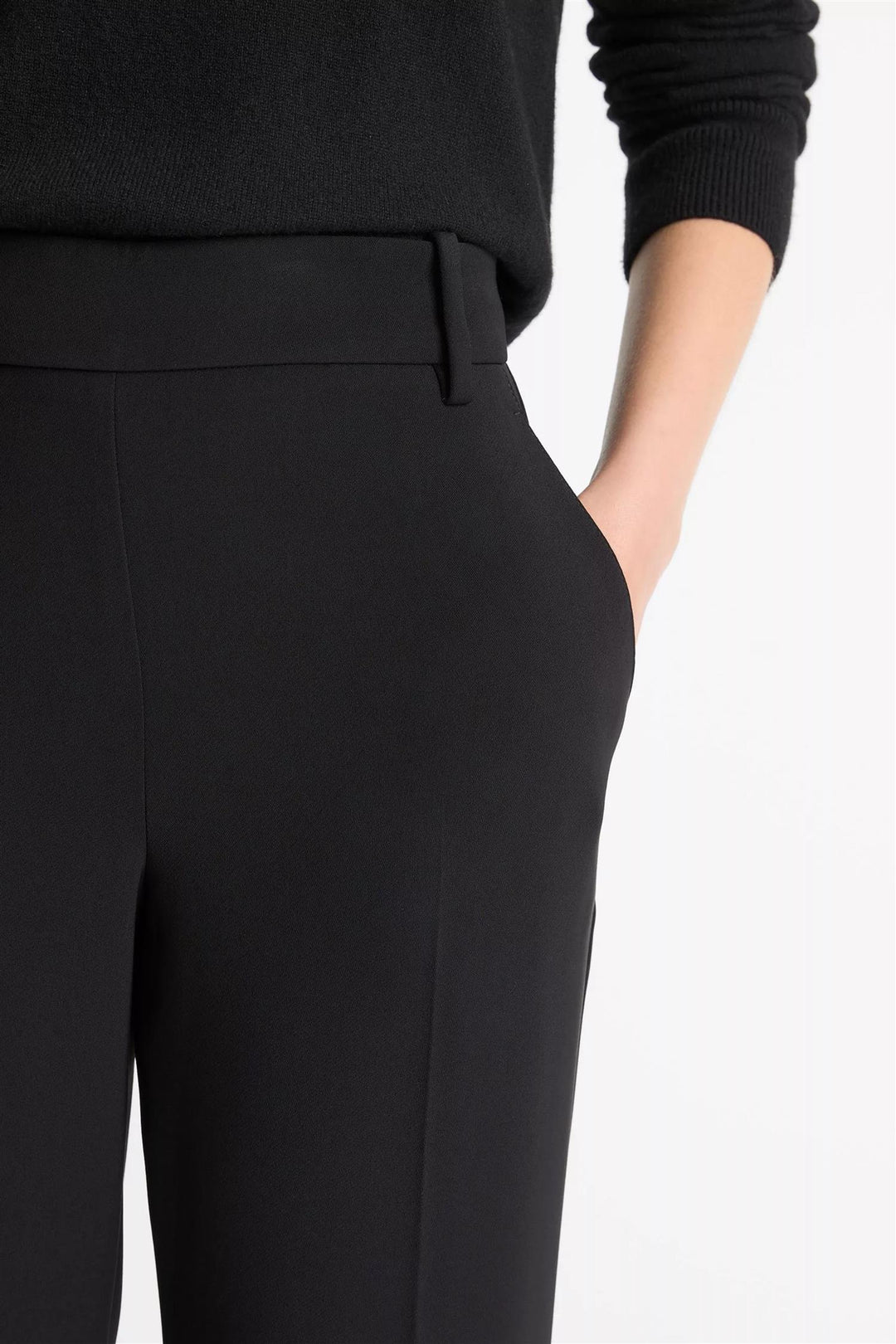 Mid Rise Tapered Pull-On Pant Black