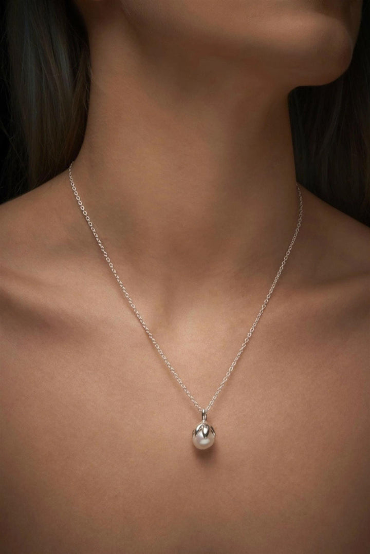 Bud Necklace Silver