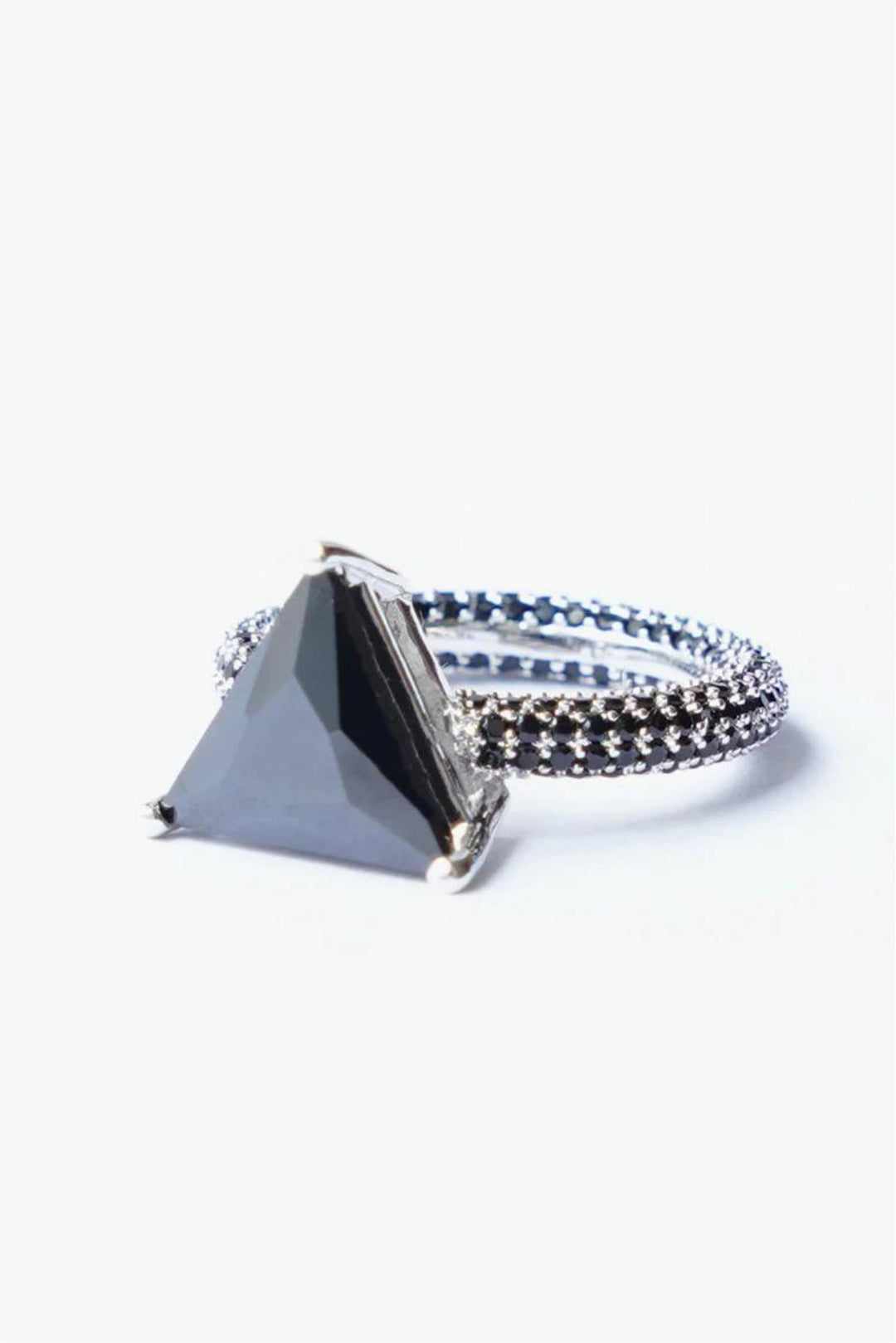 Mega Triangle Ring Black Silver