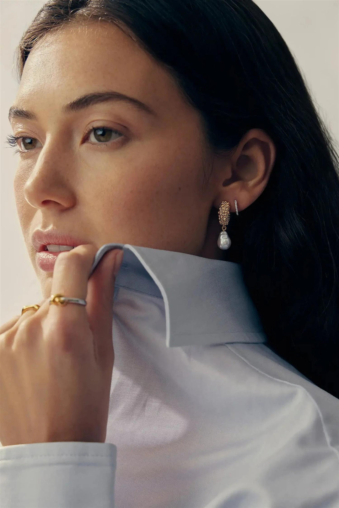 Peral Baya Small Hoop Drop Earrings Gold