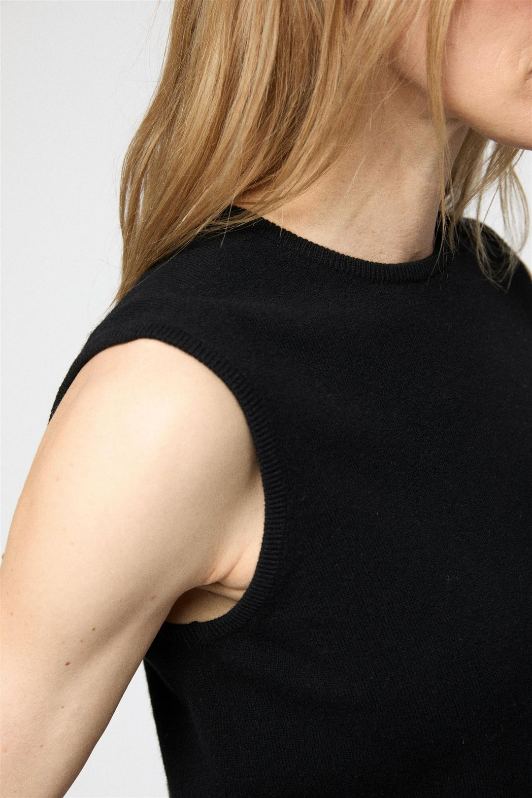 Classic Wool Tank Jet Black