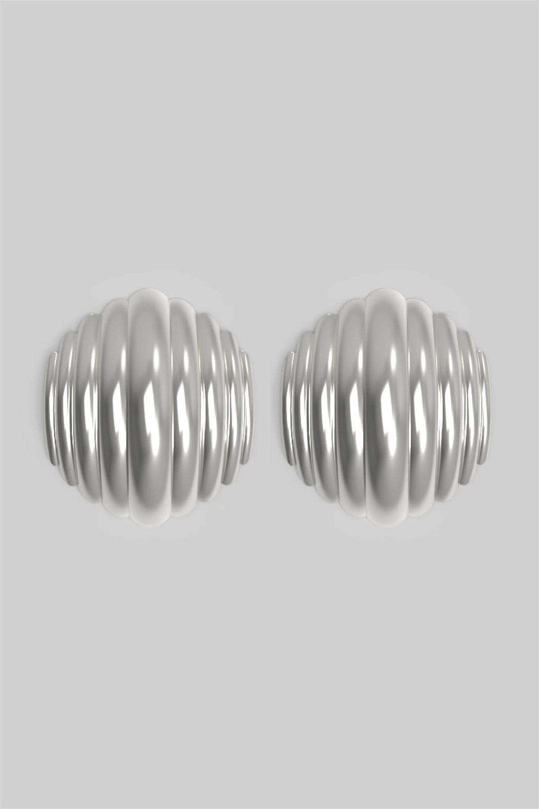 Madeleine Studs Large