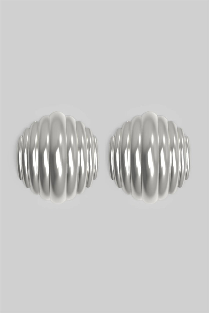 Madeleine Studs Large