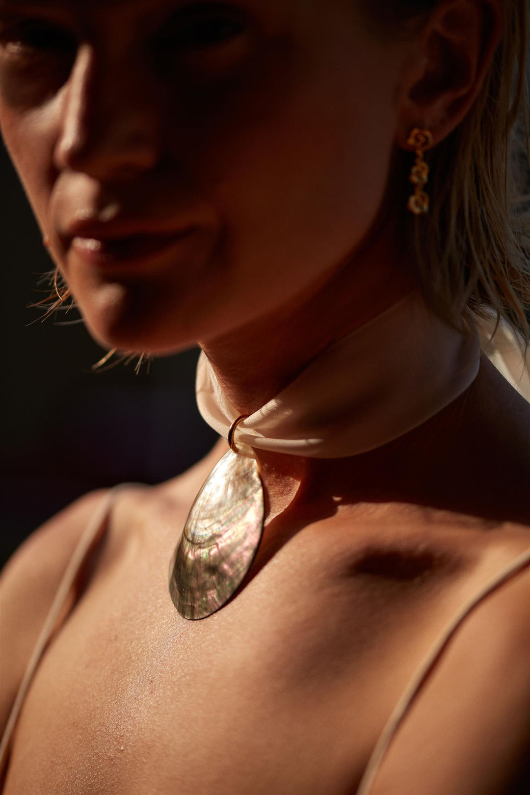 Golden Shell Necklace Ecru