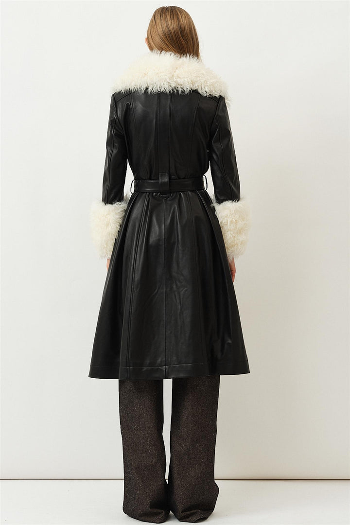 Foxy Shearling Coat Black / Cloud