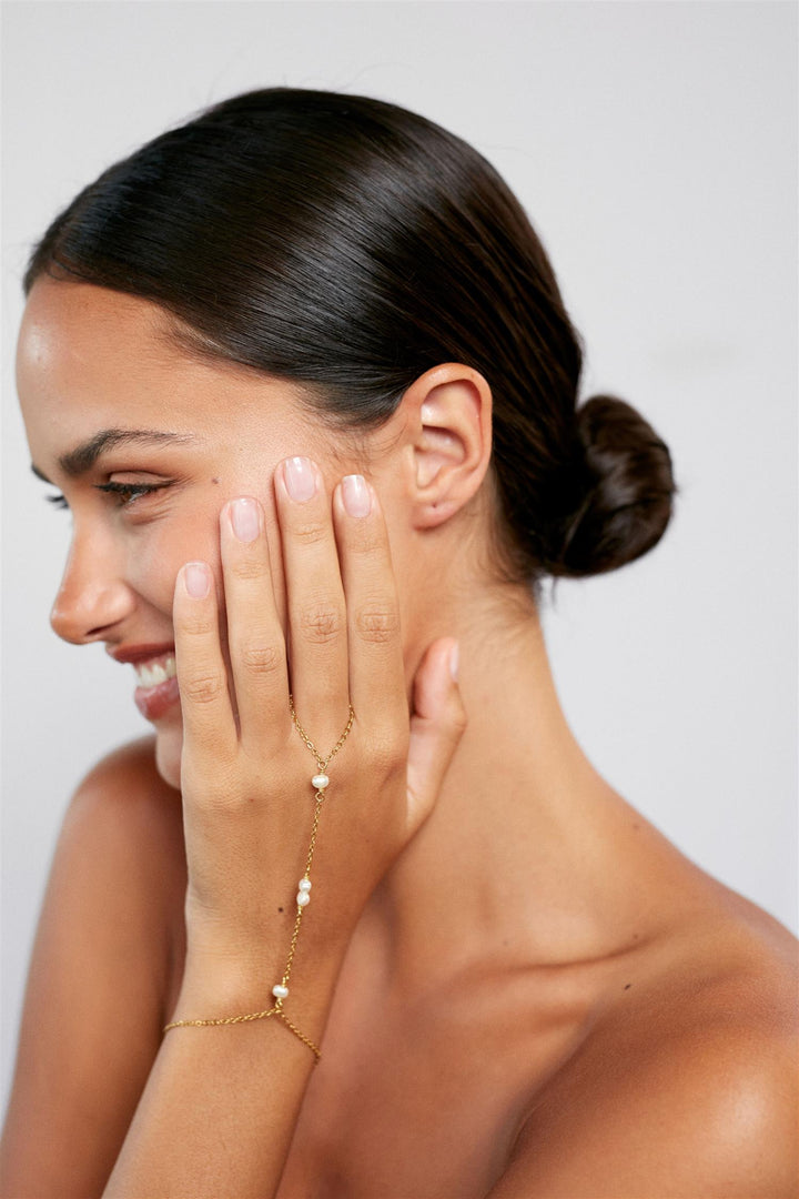 Pearly Handchain Gold