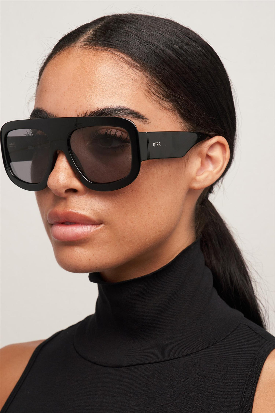 Vail Black/Smoke