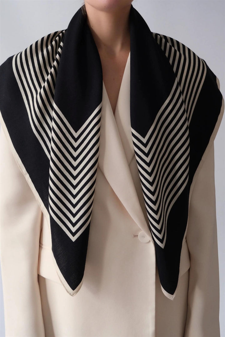 Wool No.1 Scarf 90 cm. Black & Cream