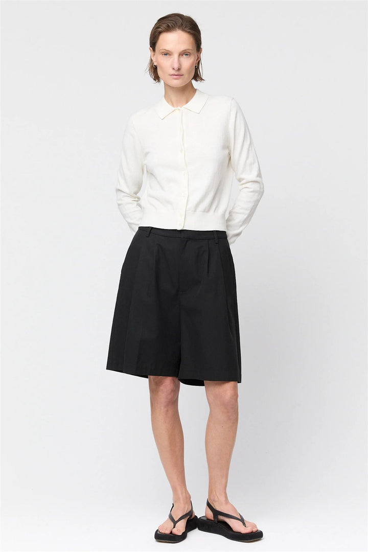 Poet Pleat Shorts Jet Black