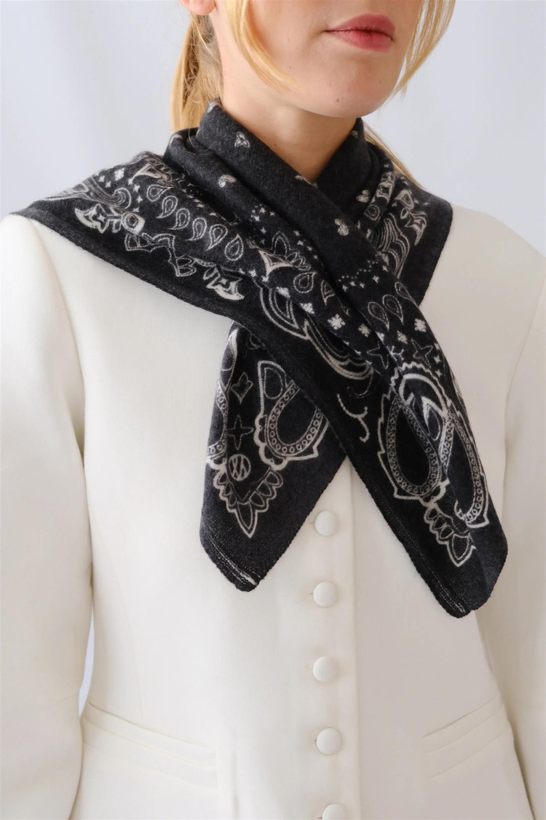 Cashmere Paisley Scarf 65 cm. Black