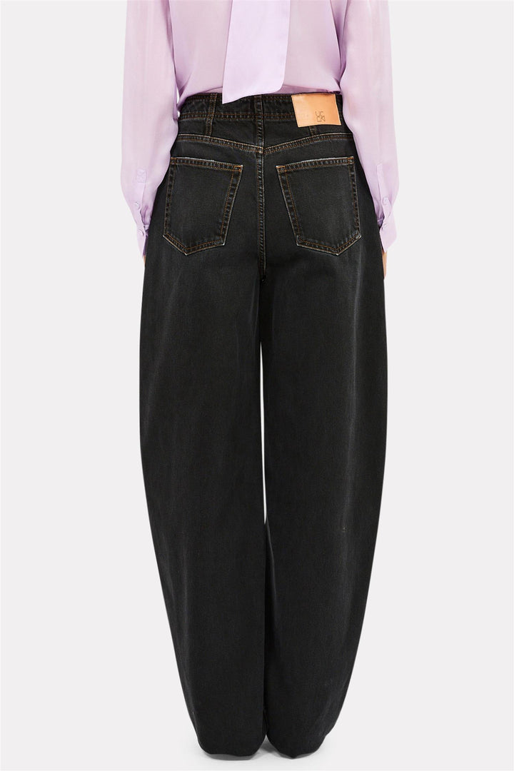The Axel Barrel Jean Smoke