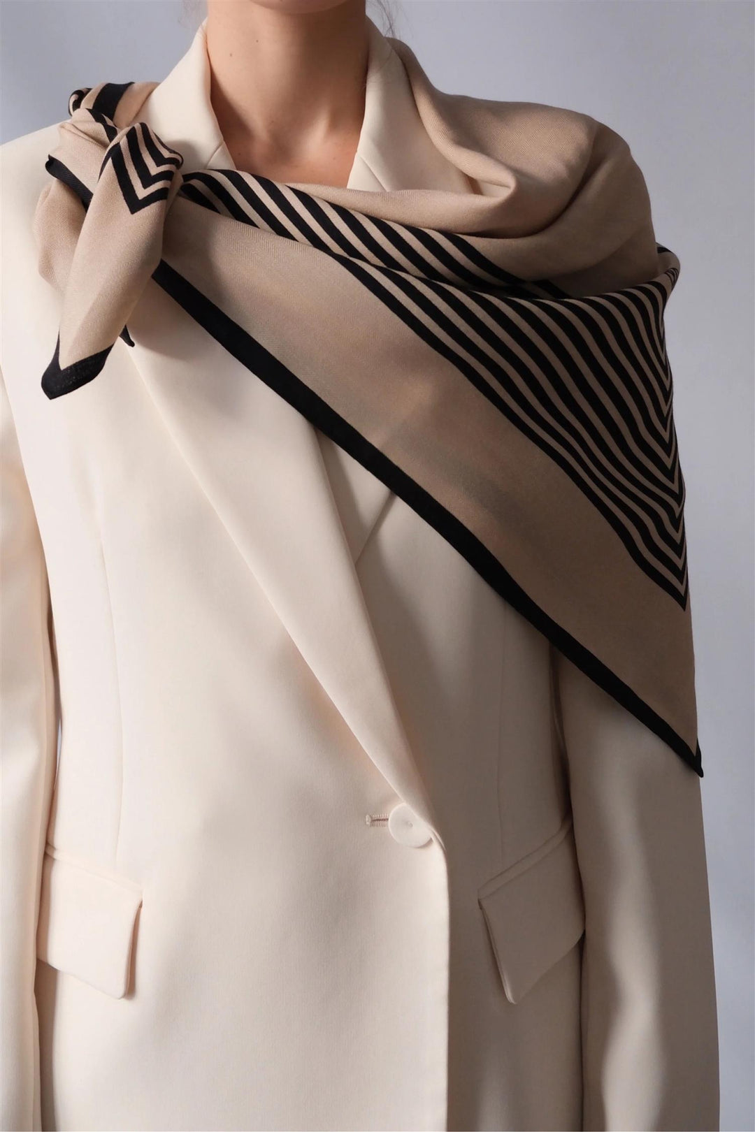 Wool No.1 Scarf 90 cm. Sand & Black