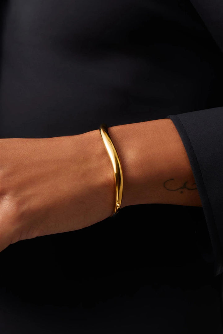 Savi Signature Hinged Bangle