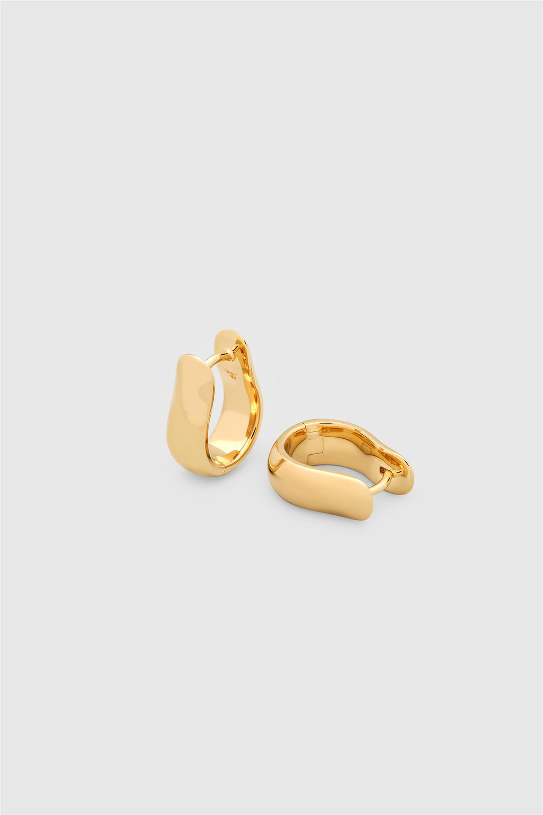 Oyster Hoops Small Gold