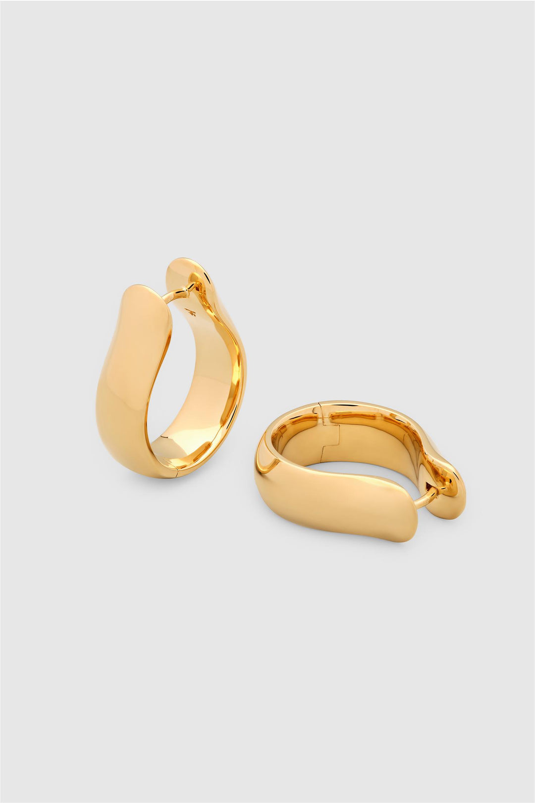 Oyster Hoops Large Gold
